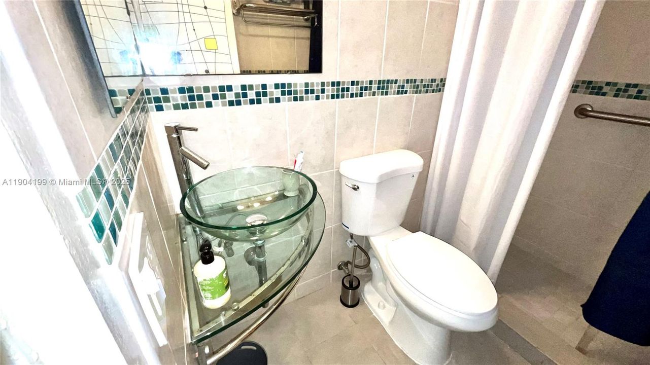 На продажу: $215,000 (1 спален, 1 ванн, 878 Квадратных фут)