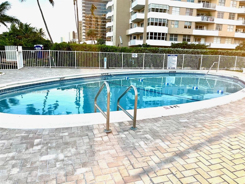 На продажу: $215,000 (1 спален, 1 ванн, 878 Квадратных фут)