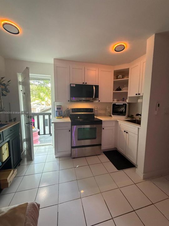 For Rent: $1,800 (1 beds, 1 baths, 1720 Square Feet)