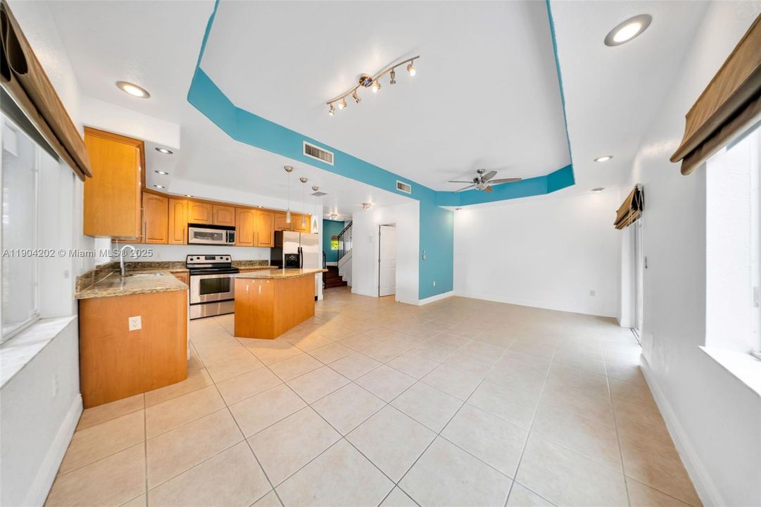 Active With Contract: $3,250 (3 beds, 2 baths, 1346 Square Feet)