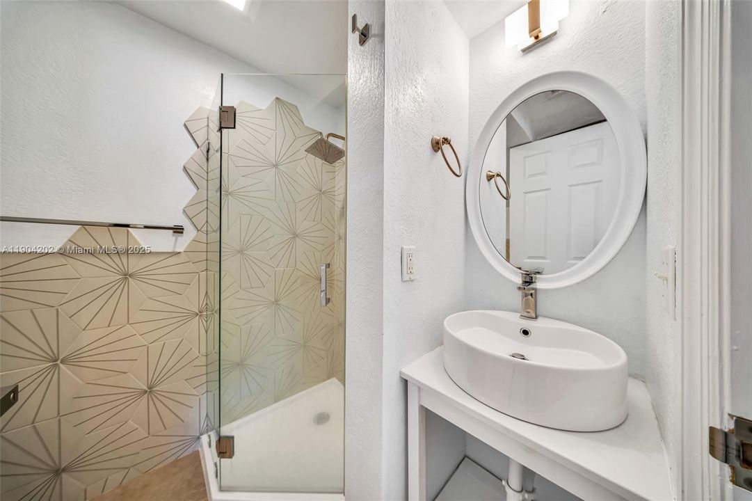 Active With Contract: $3,250 (3 beds, 2 baths, 1346 Square Feet)