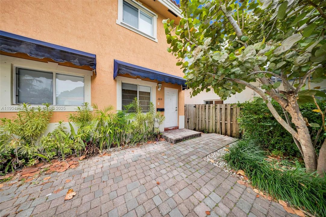 Active With Contract: $3,250 (3 beds, 2 baths, 1346 Square Feet)