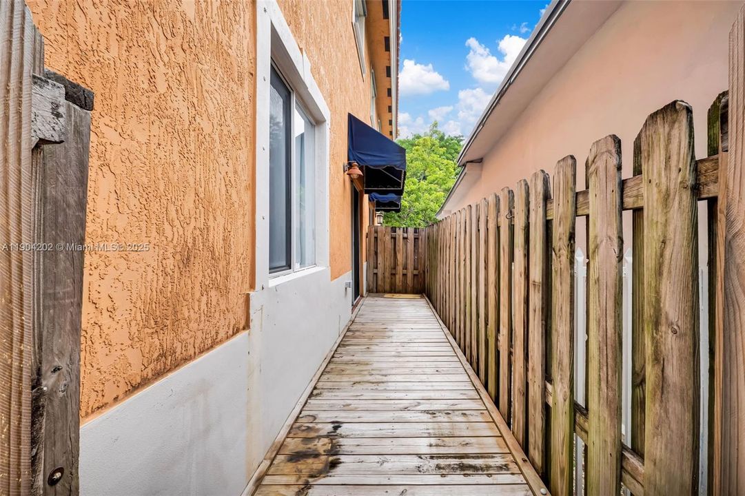 Active With Contract: $3,250 (3 beds, 2 baths, 1346 Square Feet)