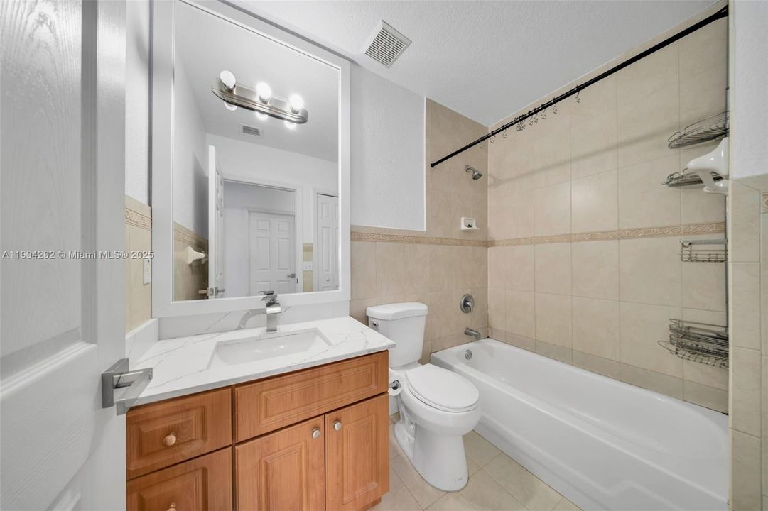 Active With Contract: $3,250 (3 beds, 2 baths, 1346 Square Feet)