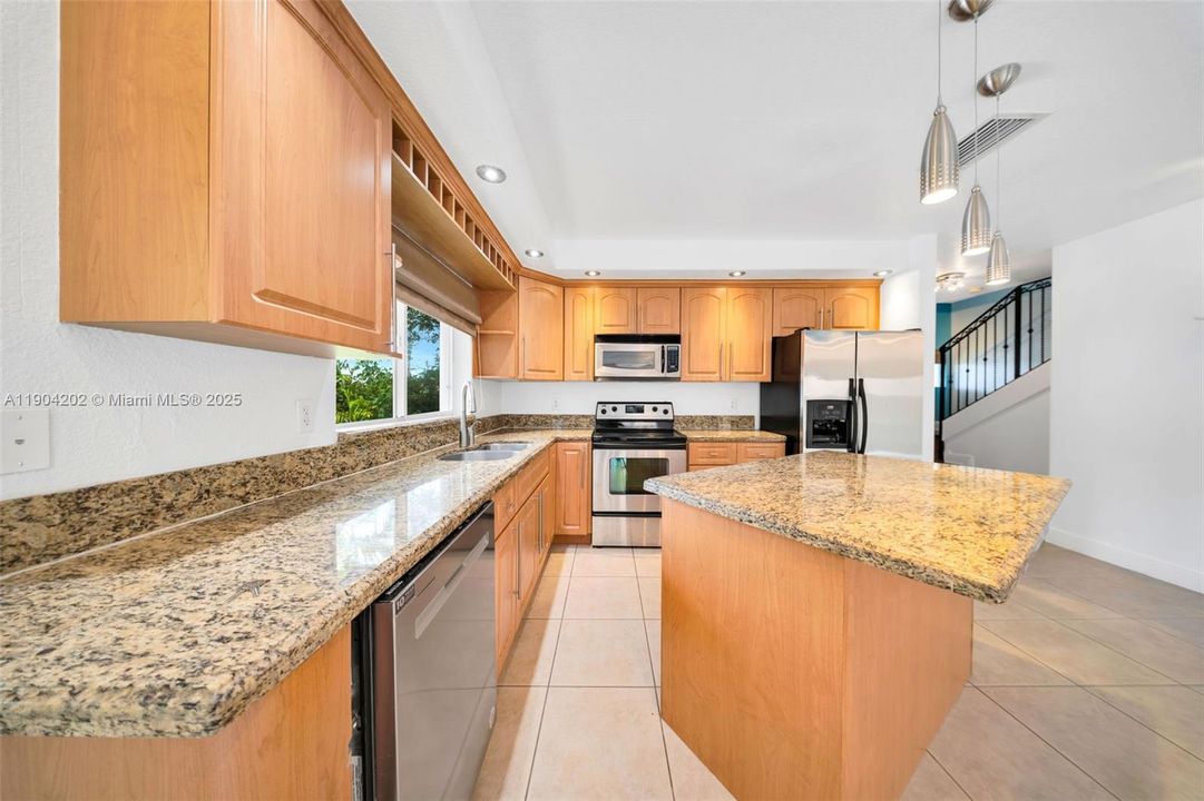 Active With Contract: $3,250 (3 beds, 2 baths, 1346 Square Feet)