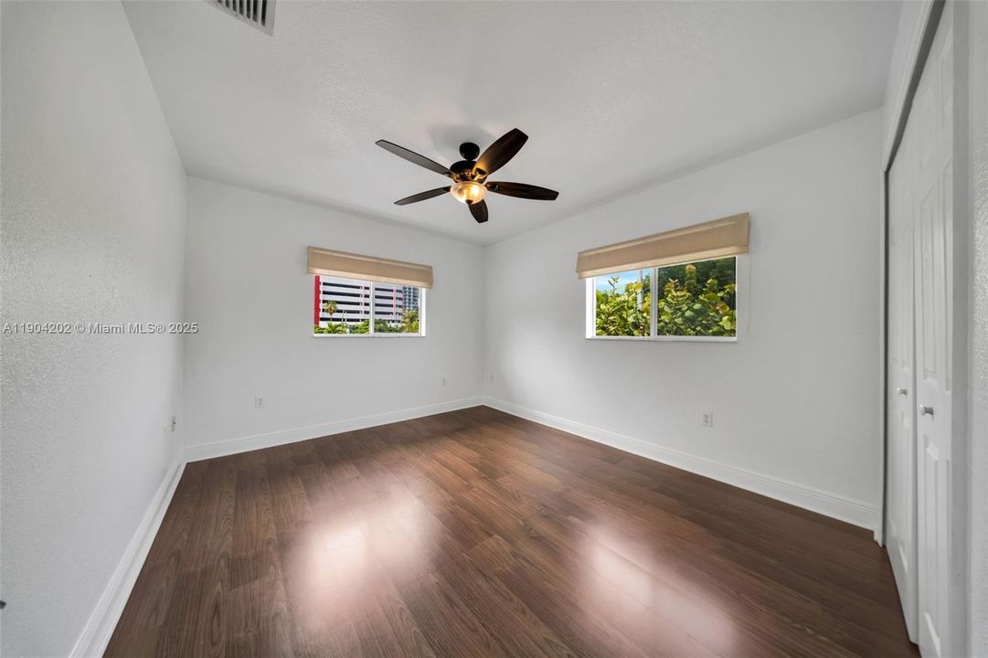 Active With Contract: $3,250 (3 beds, 2 baths, 1346 Square Feet)