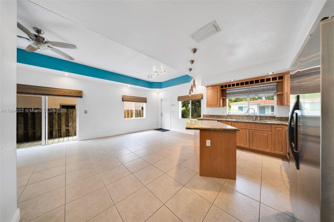 Active With Contract: $3,250 (3 beds, 2 baths, 1346 Square Feet)