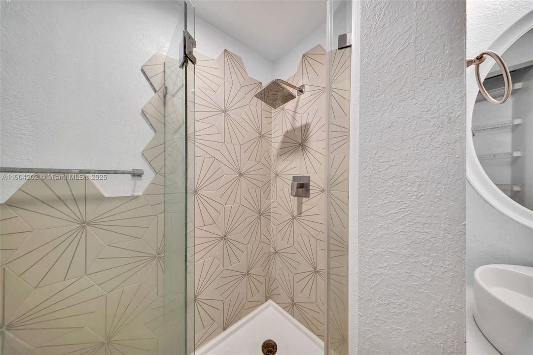 Active With Contract: $3,250 (3 beds, 2 baths, 1346 Square Feet)