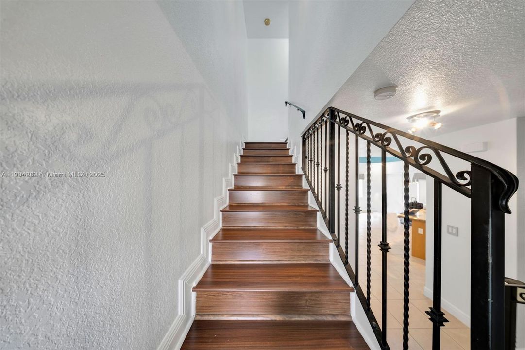 Active With Contract: $3,250 (3 beds, 2 baths, 1346 Square Feet)