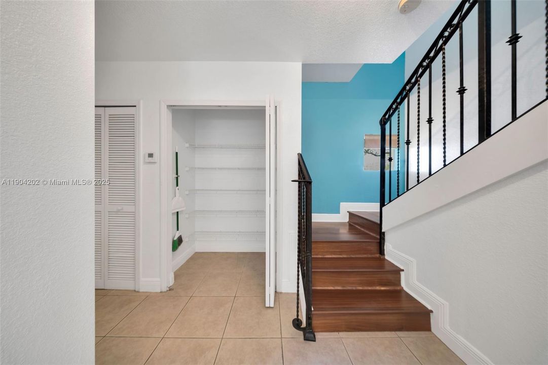 Active With Contract: $3,250 (3 beds, 2 baths, 1346 Square Feet)