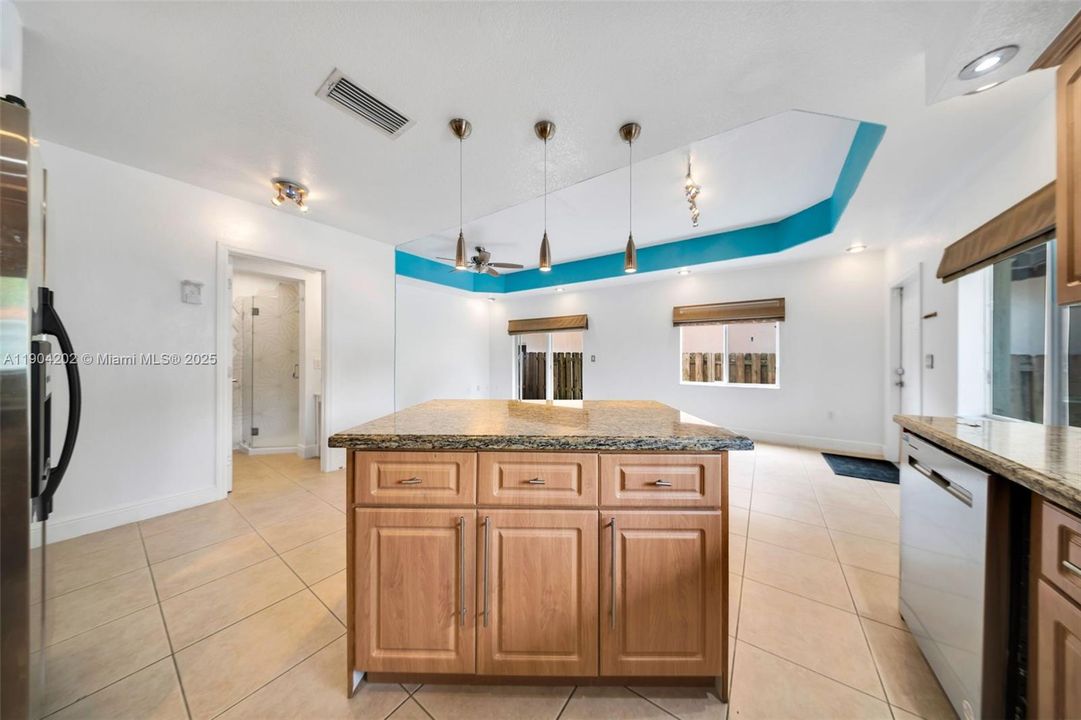 Active With Contract: $3,250 (3 beds, 2 baths, 1346 Square Feet)