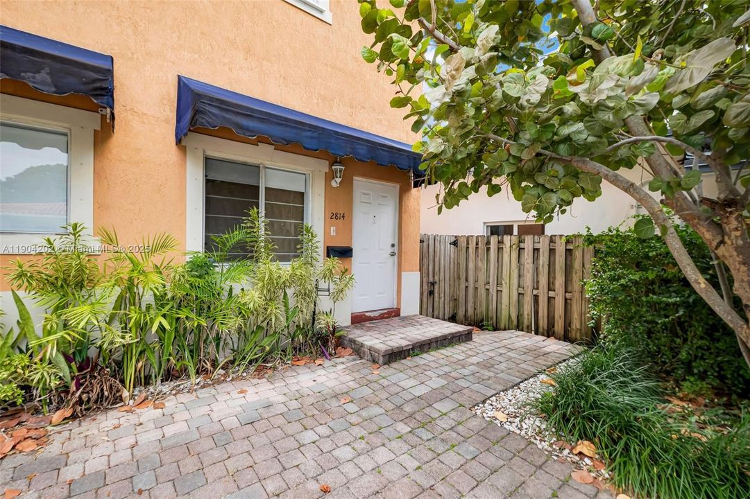 Active With Contract: $3,250 (3 beds, 2 baths, 1346 Square Feet)