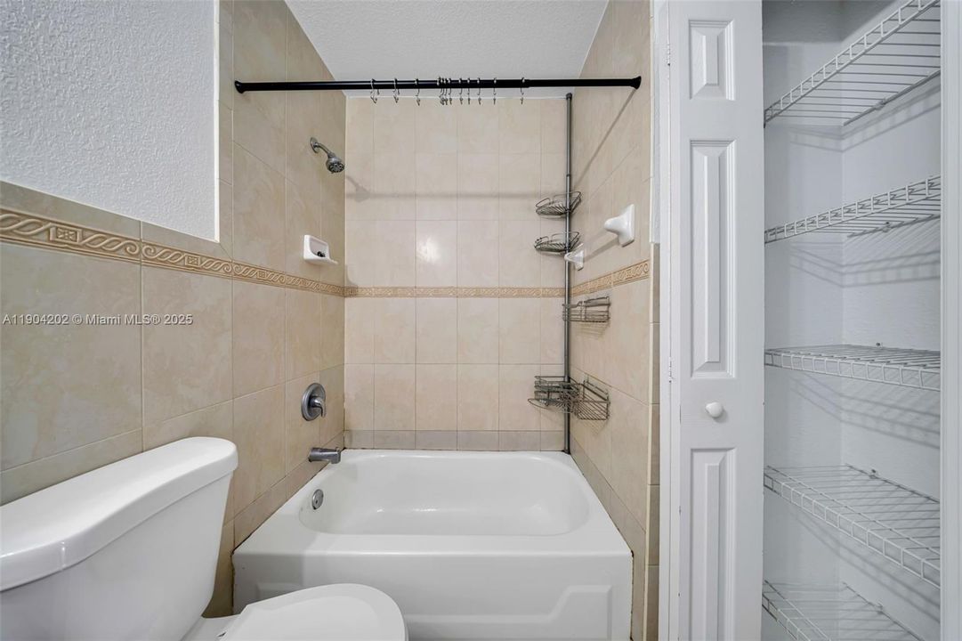 Active With Contract: $3,250 (3 beds, 2 baths, 1346 Square Feet)