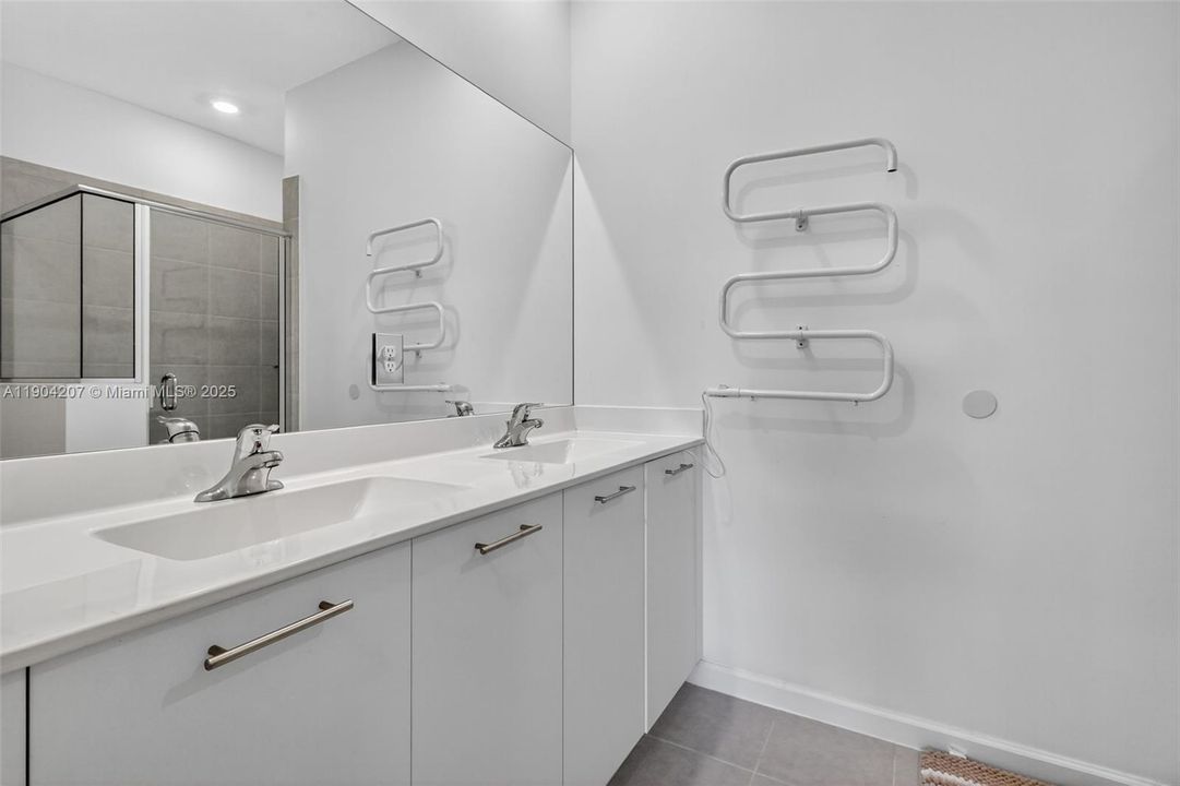 На продажу: $630,000 (4 спален, 2 ванн, 1820 Квадратных фут)