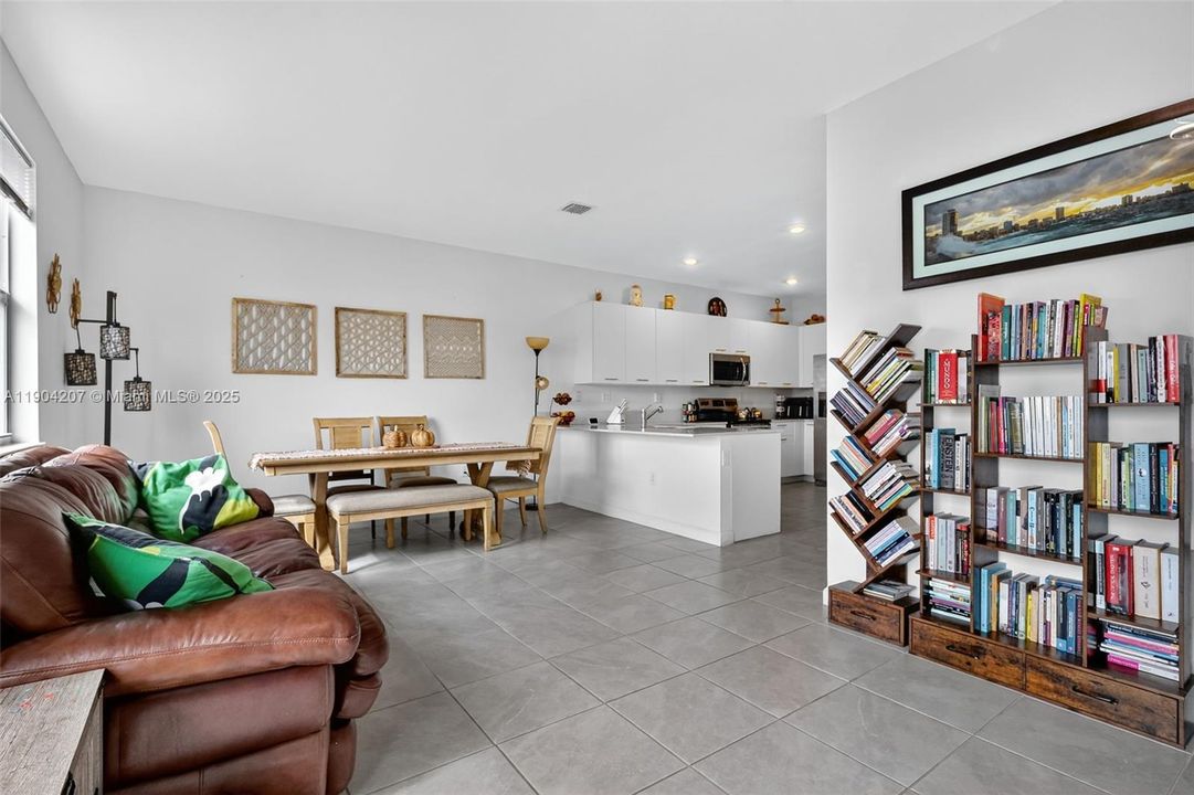 На продажу: $630,000 (4 спален, 2 ванн, 1820 Квадратных фут)