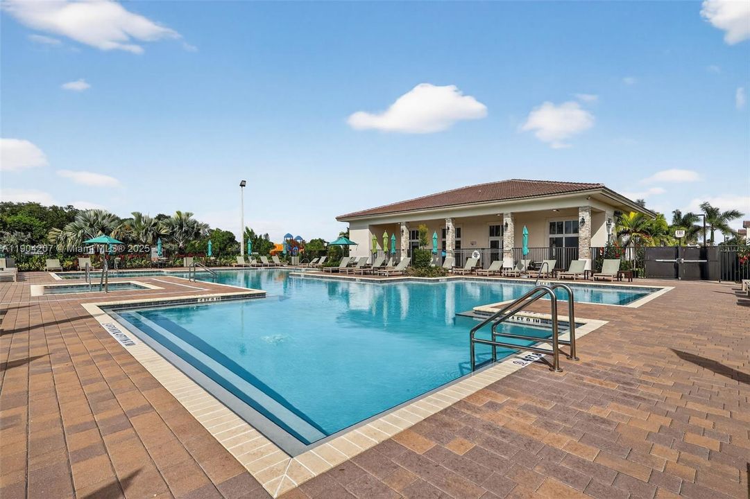 На продажу: $630,000 (4 спален, 2 ванн, 1820 Квадратных фут)