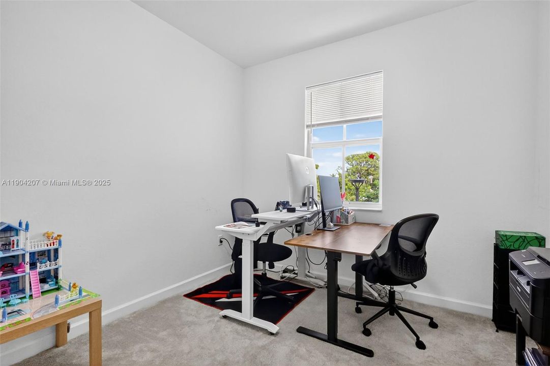 На продажу: $630,000 (4 спален, 2 ванн, 1820 Квадратных фут)