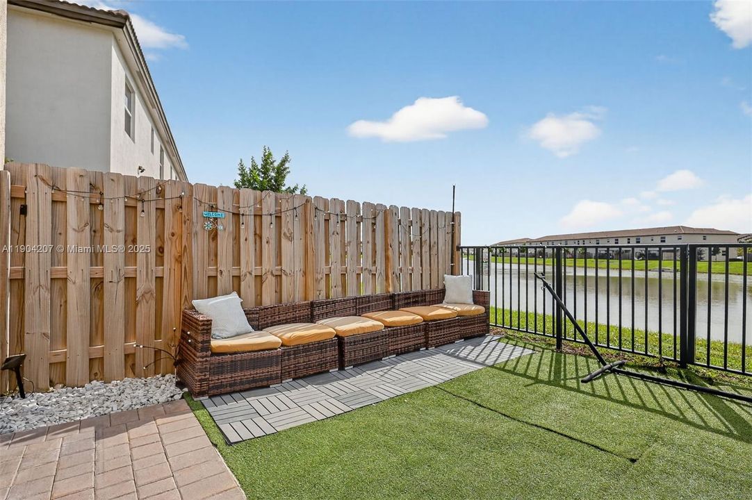 На продажу: $630,000 (4 спален, 2 ванн, 1820 Квадратных фут)