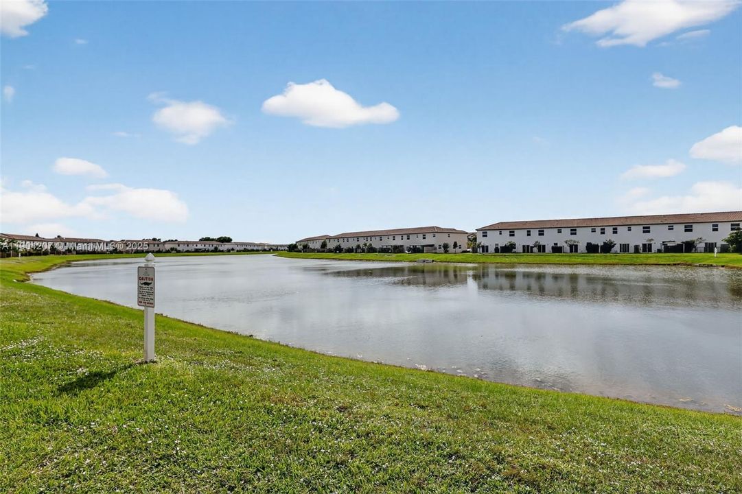 На продажу: $630,000 (4 спален, 2 ванн, 1820 Квадратных фут)