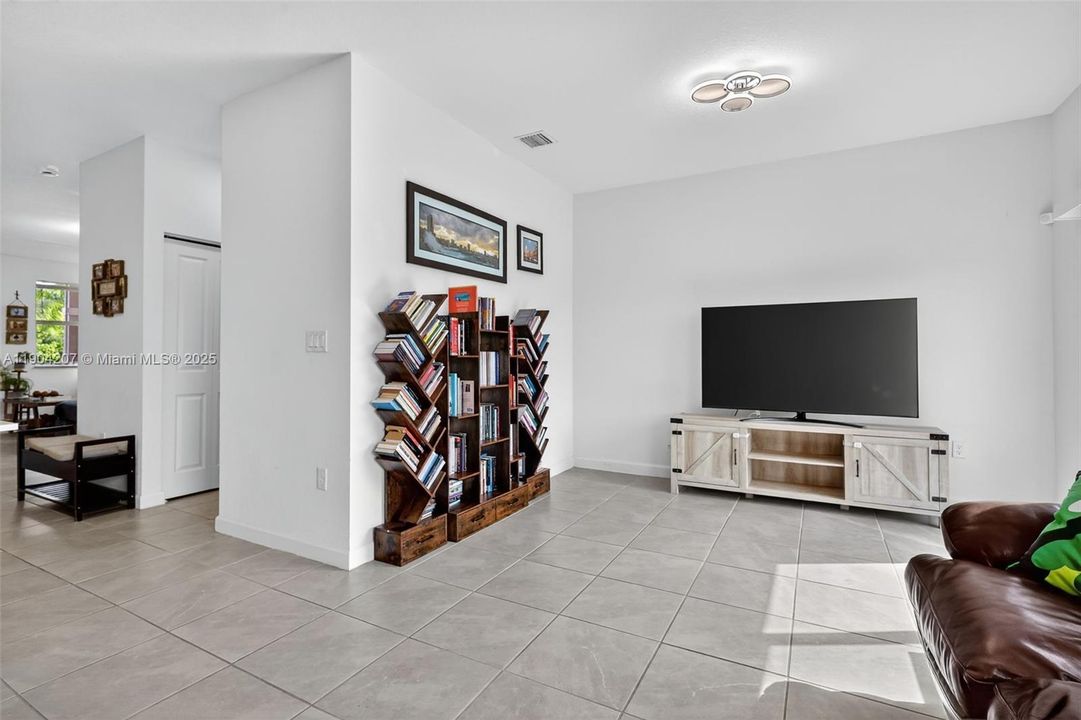 На продажу: $630,000 (4 спален, 2 ванн, 1820 Квадратных фут)