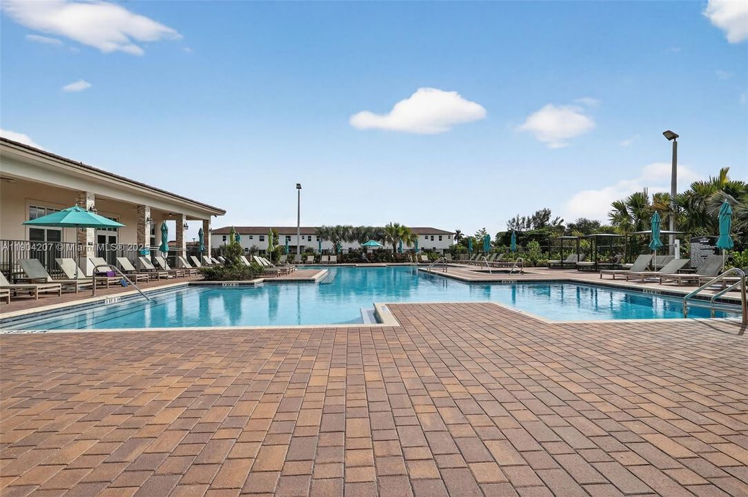 На продажу: $630,000 (4 спален, 2 ванн, 1820 Квадратных фут)