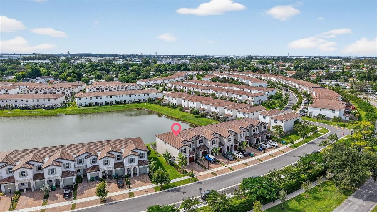 На продажу: $630,000 (4 спален, 2 ванн, 1820 Квадратных фут)