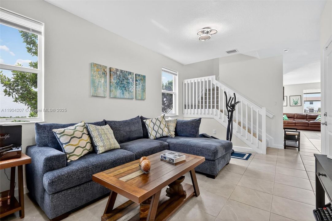 На продажу: $630,000 (4 спален, 2 ванн, 1820 Квадратных фут)