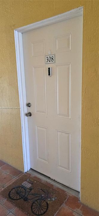 For Sale: $239,000 (1 beds, 1 baths, 746 Square Feet)