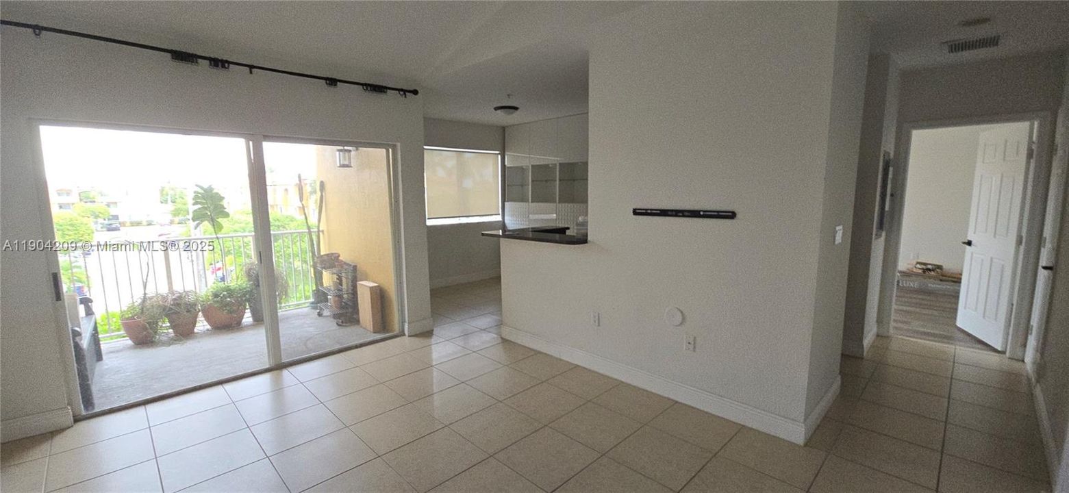 For Sale: $239,000 (1 beds, 1 baths, 746 Square Feet)