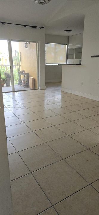 For Sale: $239,000 (1 beds, 1 baths, 746 Square Feet)