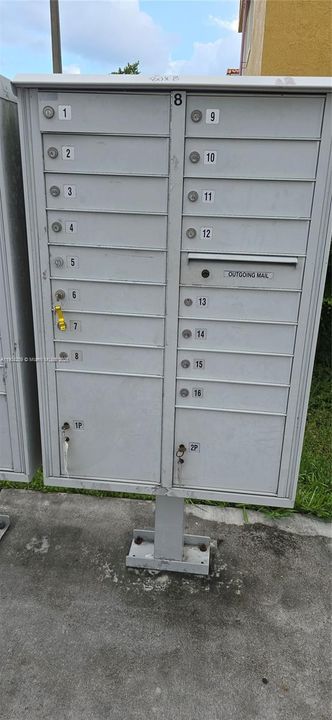 For Sale: $239,000 (1 beds, 1 baths, 746 Square Feet)