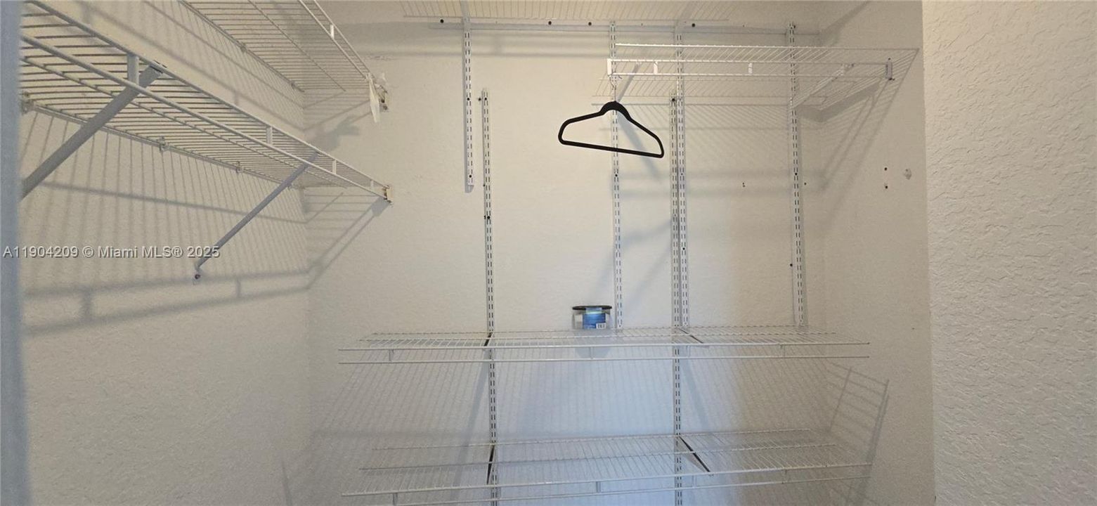 For Sale: $239,000 (1 beds, 1 baths, 746 Square Feet)