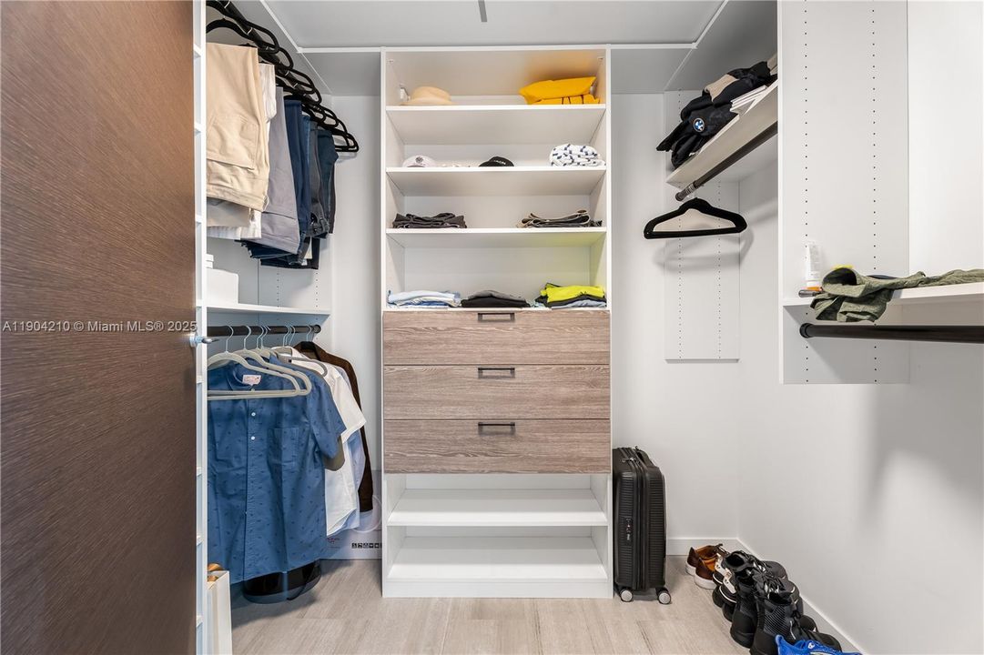 For Rent: $10,800 (3 beds, 3 baths, 1685 Square Feet)