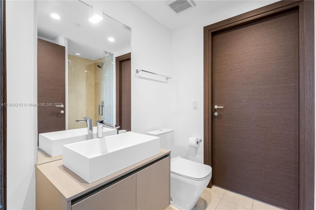 For Rent: $10,800 (3 beds, 3 baths, 1685 Square Feet)