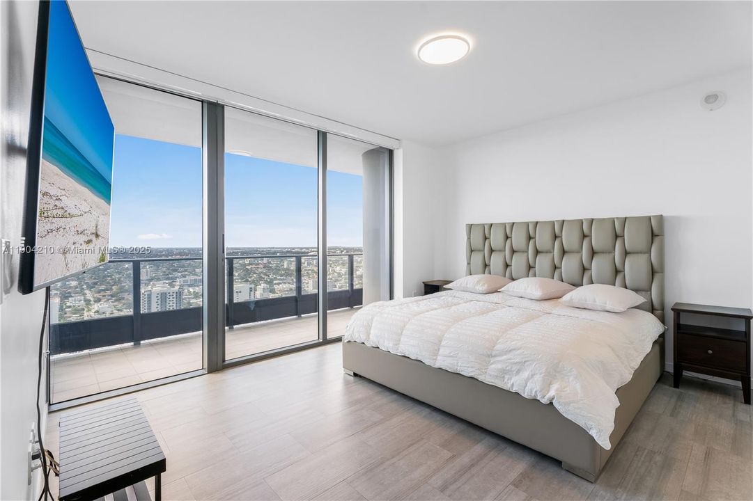 For Rent: $10,800 (3 beds, 3 baths, 1685 Square Feet)