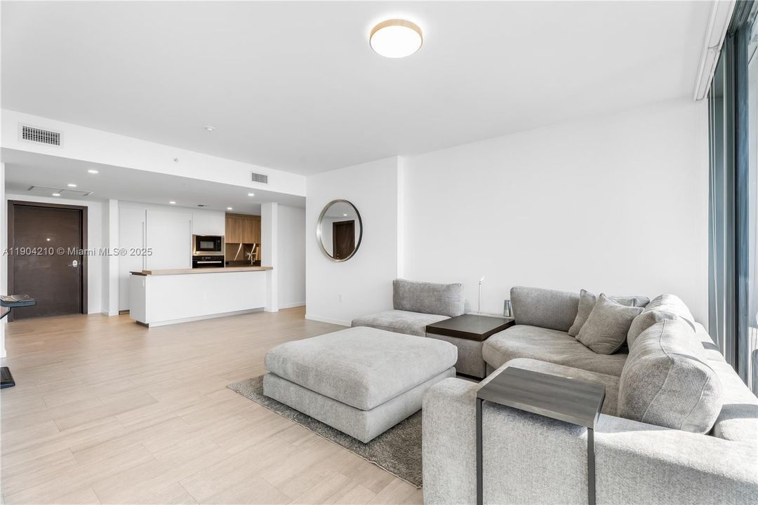 For Rent: $10,800 (3 beds, 3 baths, 1685 Square Feet)