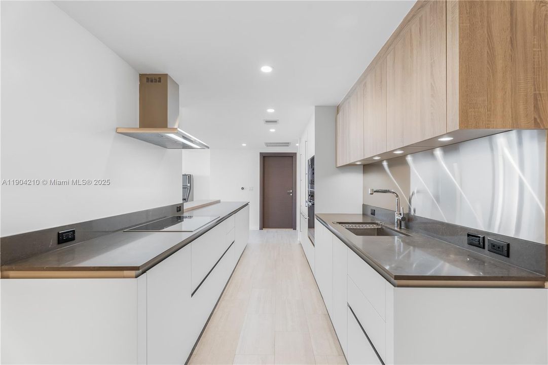 For Rent: $10,800 (3 beds, 3 baths, 1685 Square Feet)