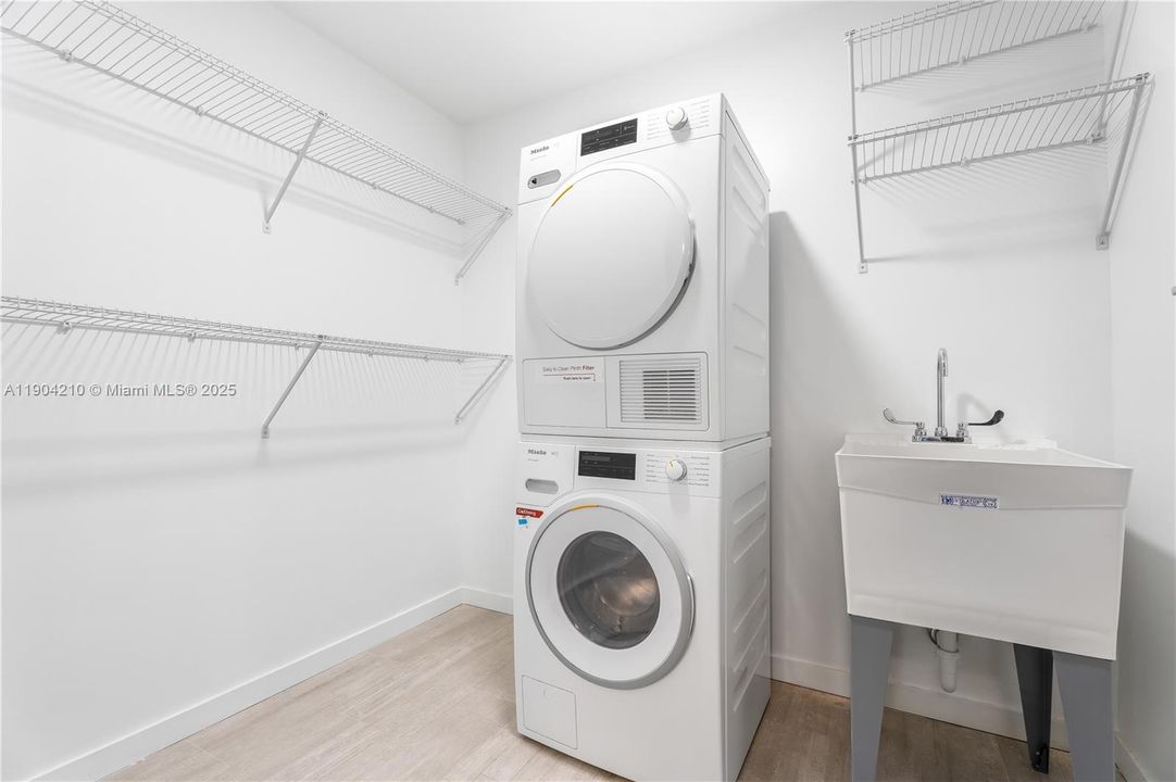 For Rent: $10,800 (3 beds, 3 baths, 1685 Square Feet)