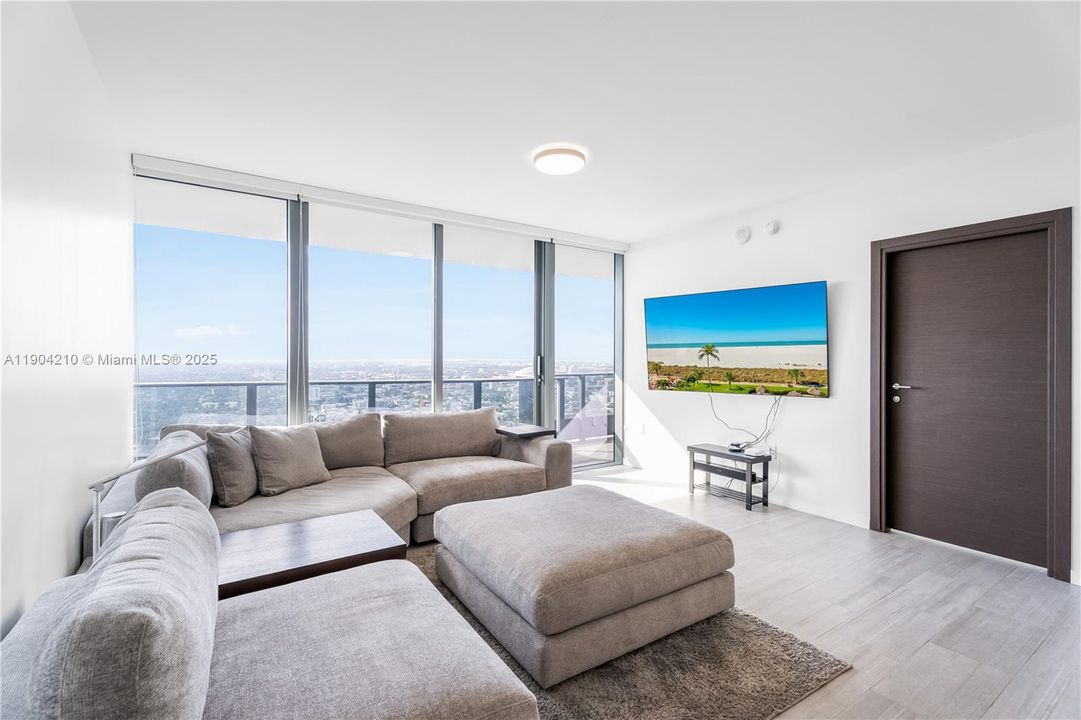 For Rent: $10,800 (3 beds, 3 baths, 1685 Square Feet)