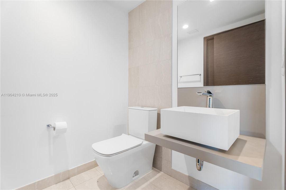 For Rent: $10,800 (3 beds, 3 baths, 1685 Square Feet)