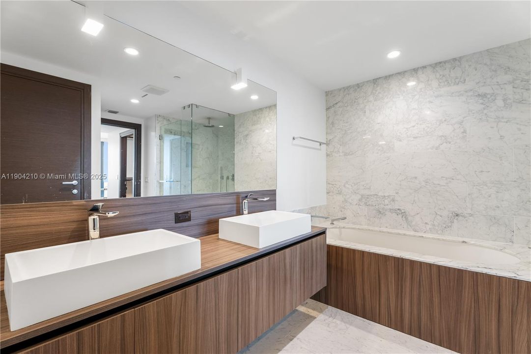 For Rent: $10,800 (3 beds, 3 baths, 1685 Square Feet)