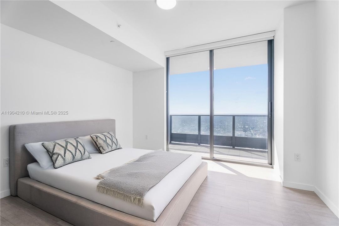 For Rent: $10,800 (3 beds, 3 baths, 1685 Square Feet)