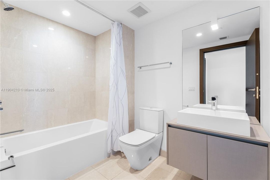 For Rent: $10,800 (3 beds, 3 baths, 1685 Square Feet)