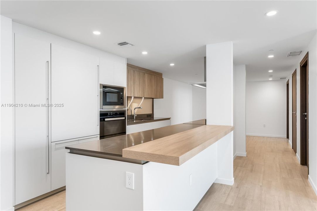 For Rent: $10,800 (3 beds, 3 baths, 1685 Square Feet)