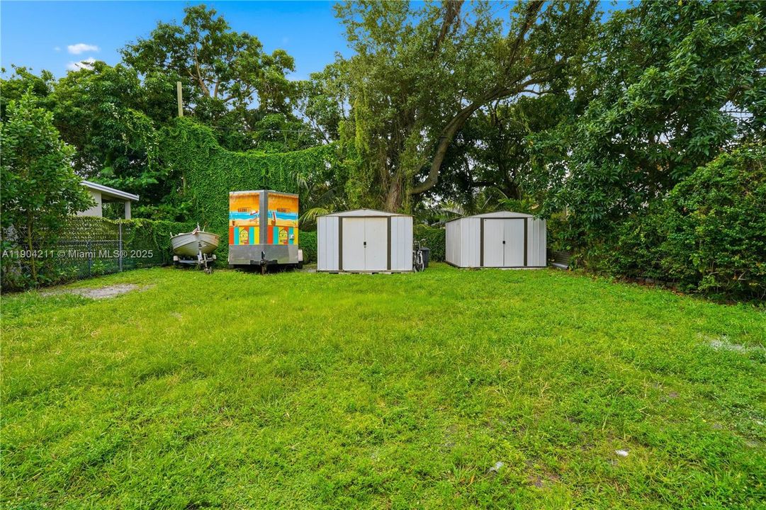 For Rent: $2,250 (2 beds, 1 baths, 700 Square Feet)