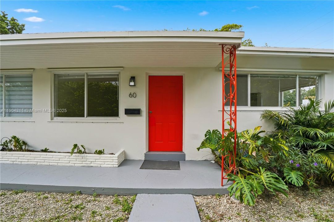 For Rent: $2,250 (2 beds, 1 baths, 700 Square Feet)