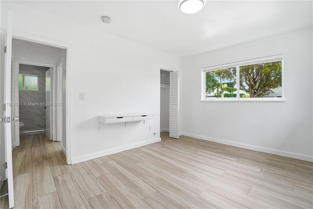 For Rent: $2,250 (2 beds, 1 baths, 700 Square Feet)