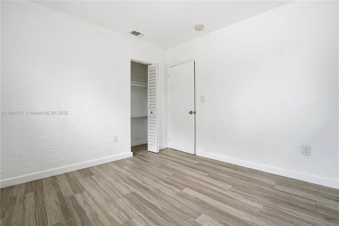 For Rent: $2,250 (2 beds, 1 baths, 700 Square Feet)