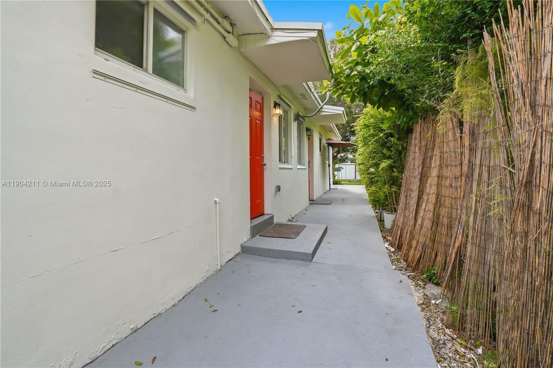 For Rent: $2,250 (2 beds, 1 baths, 700 Square Feet)