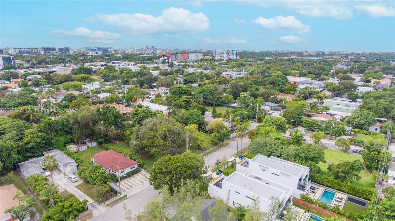 For Rent: $2,250 (2 beds, 1 baths, 700 Square Feet)